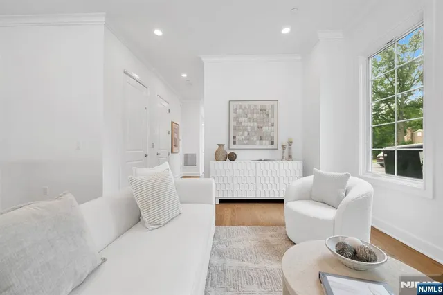 $1,199,000 | 11 Gabriel Court, Unit 11, Paramus, NJ 07652