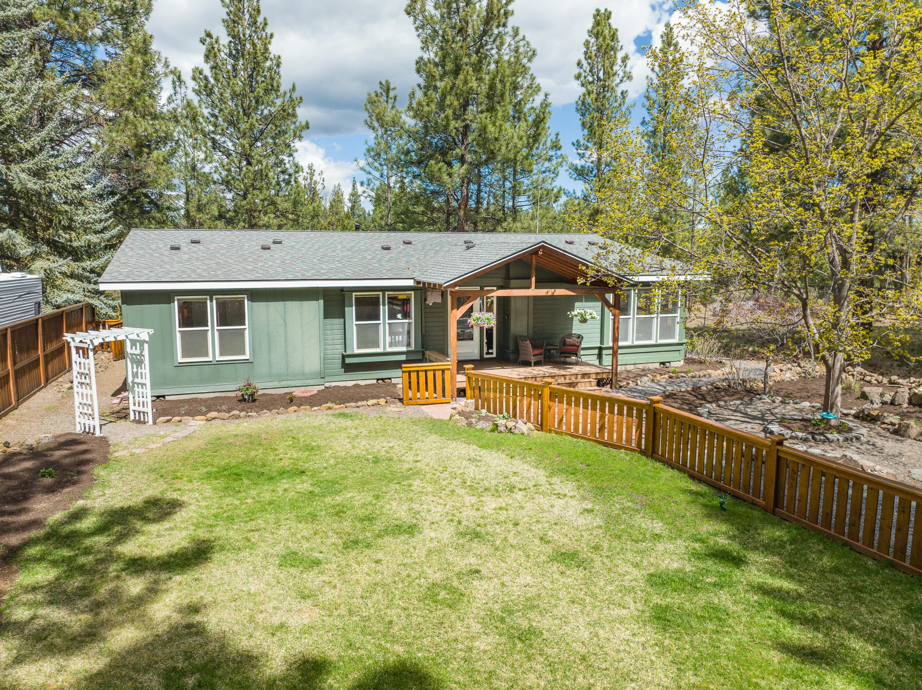 18752 Choctaw Road Bend, OR 97702 - Photo 32 of 48 DJI_0881