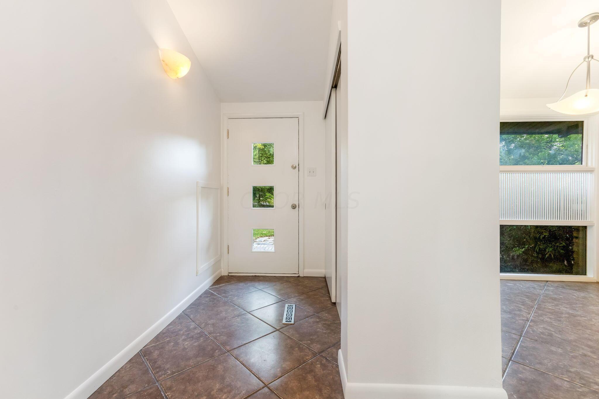 3231 Fishinger Road Columbus, OH 43221 - Photo 5 of 53 Foyer