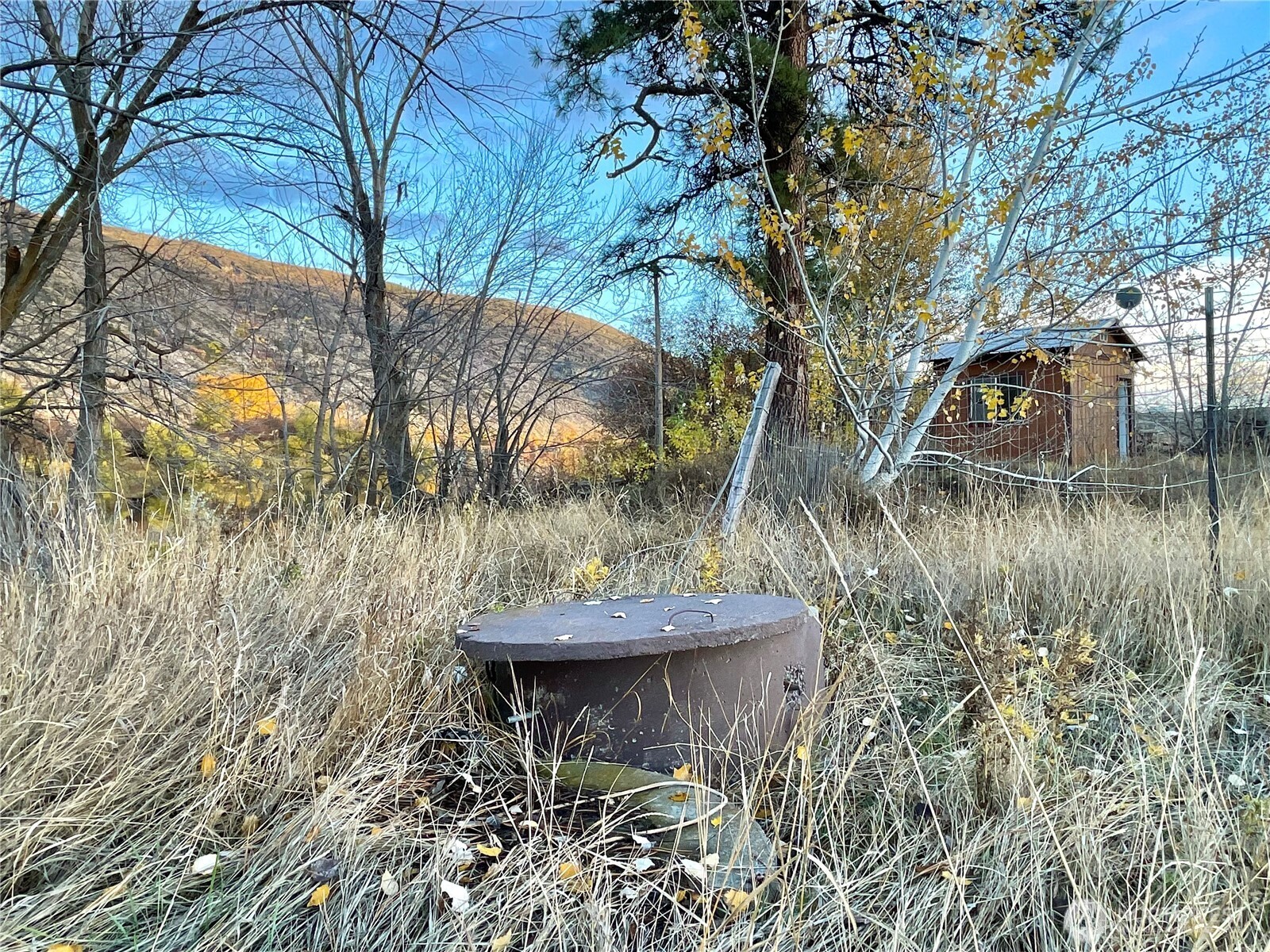 -tbd Seahawk Drive Riverside, WA 98849 - Photo 7 of 15 a view of a backyard of the house with a table and chairs