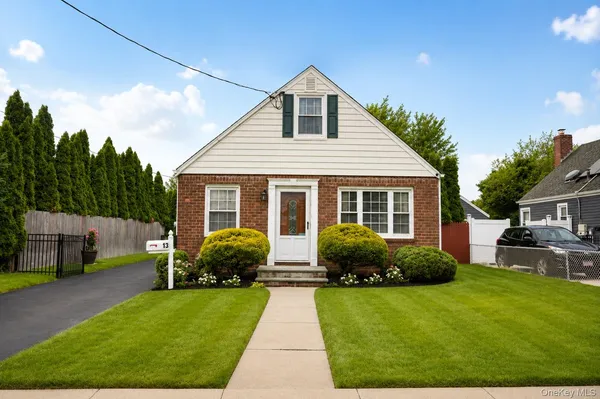 $799,999 | 13 Gerald Avenue, Hicksville, NY 11801