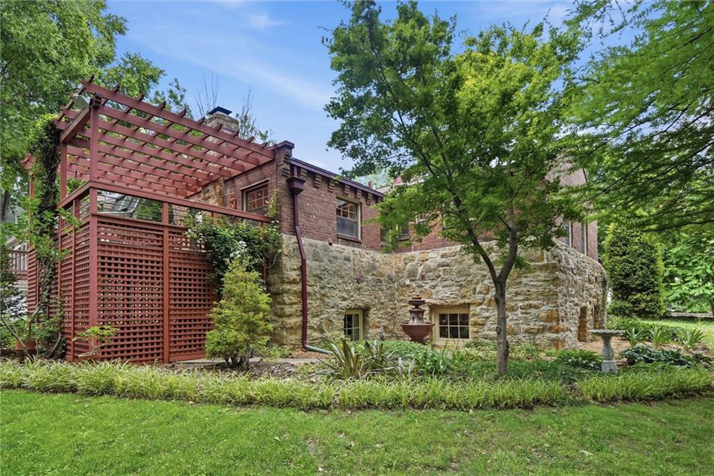 4708 Rockhill Road Kansas City, MO 64110 - Photo 36 of 48