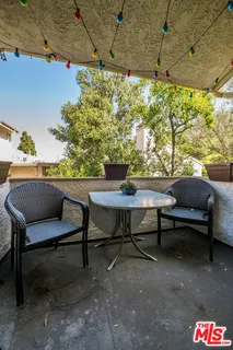 $524,000 | 3480 Barham Boulevard, Unit 326, Los Angeles, CA 90068