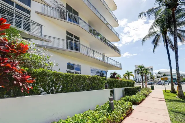 $2,800,000 | Mid Beach, Miami Beach, FL 33139