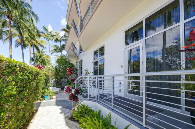 $2,800,000 | Mid Beach, Miami Beach, FL 33139