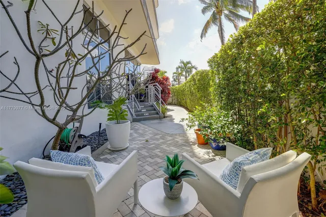 $2,800,000 | Mid Beach, Miami Beach, FL 33139