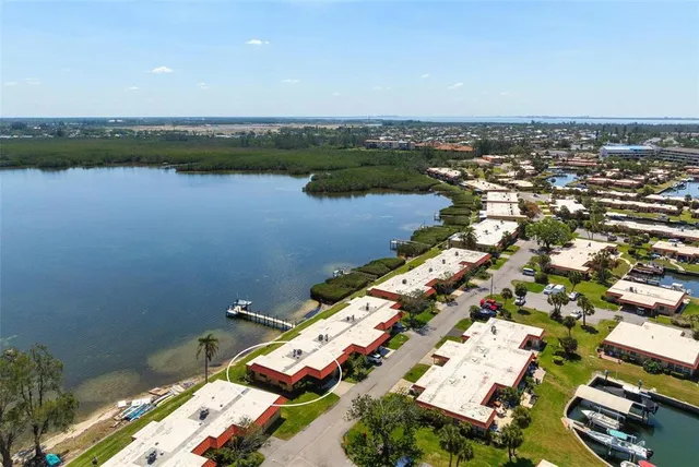 $550,000 | 3859 Catalina Drive, Bradenton, FL 34210