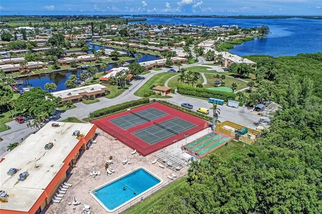 $550,000 | 3859 Catalina Drive, Bradenton, FL 34210