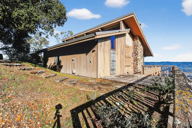 $1,274,900 | 2000 Whitehall Lane, St. Helena, CA 94574