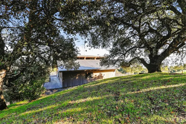 $1,274,900 | 2000 Whitehall Lane, St. Helena, CA 94574