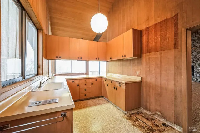 $1,274,900 | 2000 Whitehall Lane, St. Helena, CA 94574