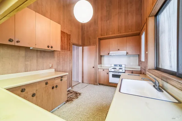 $1,274,900 | 2000 Whitehall Lane, St. Helena, CA 94574