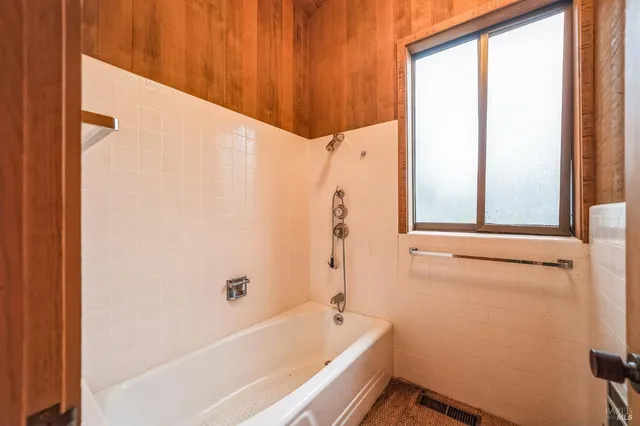 $1,274,900 | 2000 Whitehall Lane, St. Helena, CA 94574