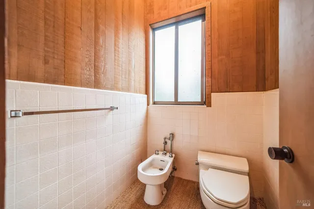 $1,274,900 | 2000 Whitehall Lane, St. Helena, CA 94574