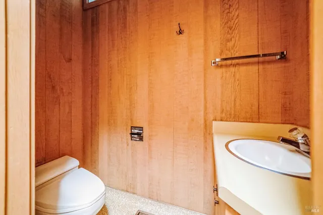 $1,274,900 | 2000 Whitehall Lane, St. Helena, CA 94574