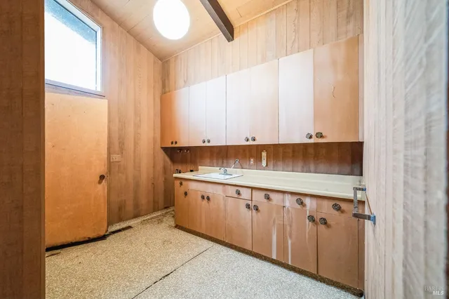 $1,274,900 | 2000 Whitehall Lane, St. Helena, CA 94574