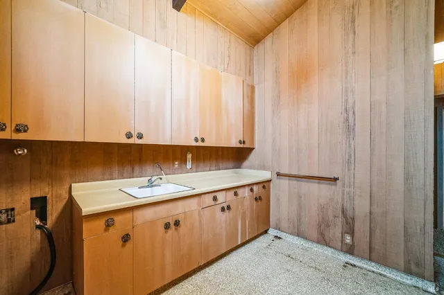 $1,274,900 | 2000 Whitehall Lane, St. Helena, CA 94574