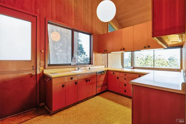 $1,274,900 | 2000 Whitehall Lane, St. Helena, CA 94574