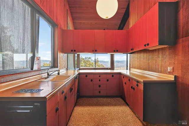 $1,274,900 | 2000 Whitehall Lane, St. Helena, CA 94574