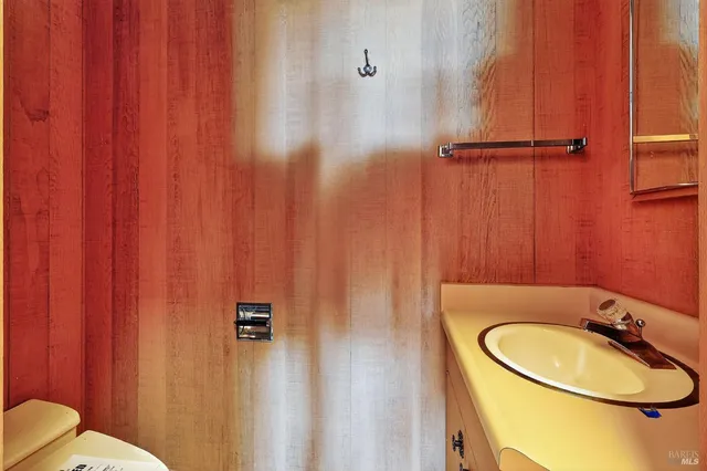 $1,274,900 | 2000 Whitehall Lane, St. Helena, CA 94574