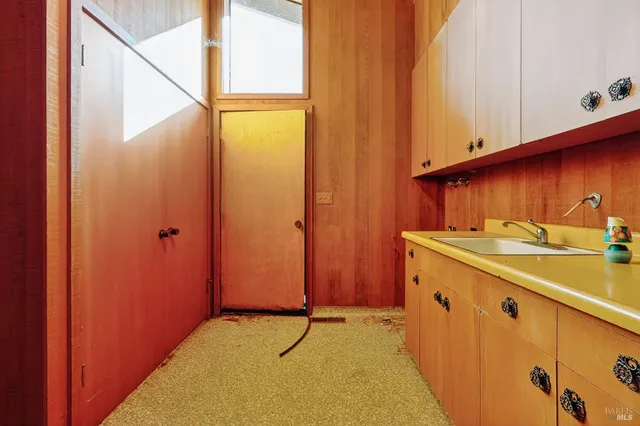 $1,274,900 | 2000 Whitehall Lane, St. Helena, CA 94574