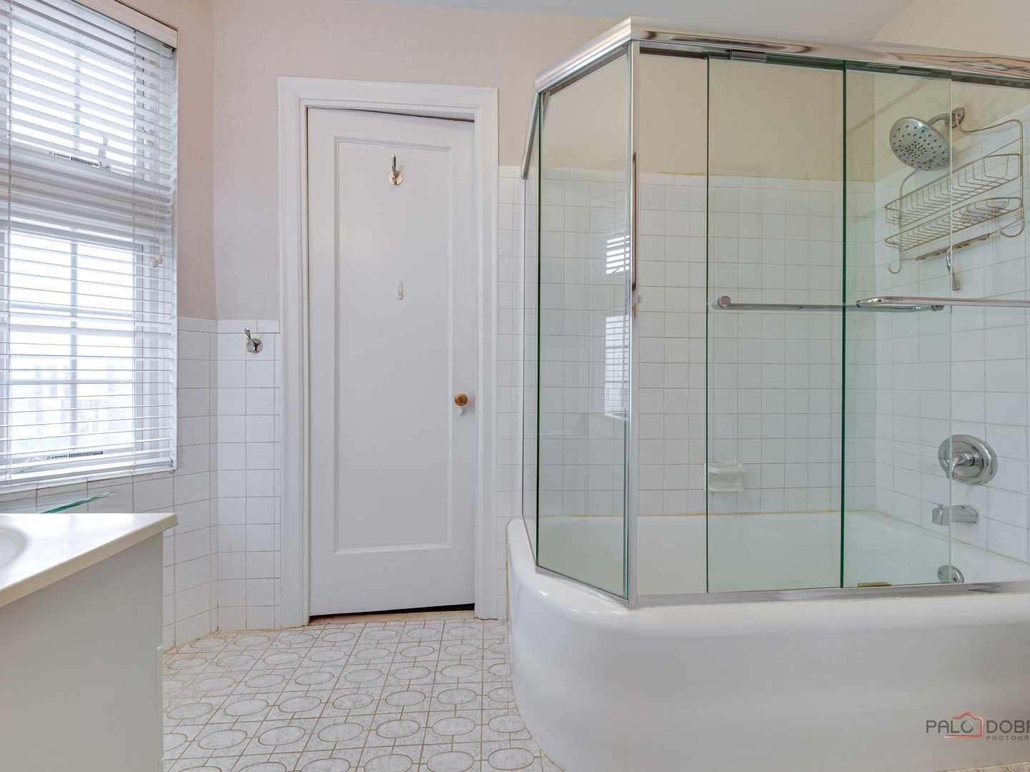 6342 North Sheridan Road, Unit 2B Chicago, IL 60660 - Photo 11 of 18 a bathroom with a shower and a bathtub