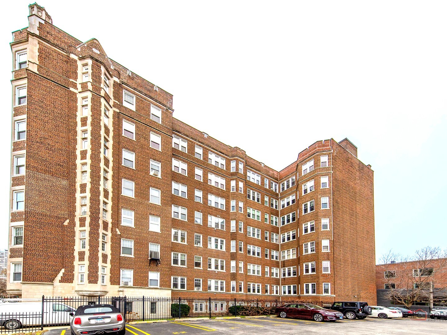 6342 North Sheridan Road, Unit 2B Chicago, IL 60660 - Photo 17 of 18 a front view of a building