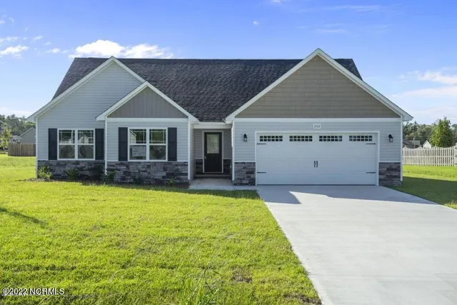 $1,695 | 205 Pegasus Place South, Jacksonville, NC 28540