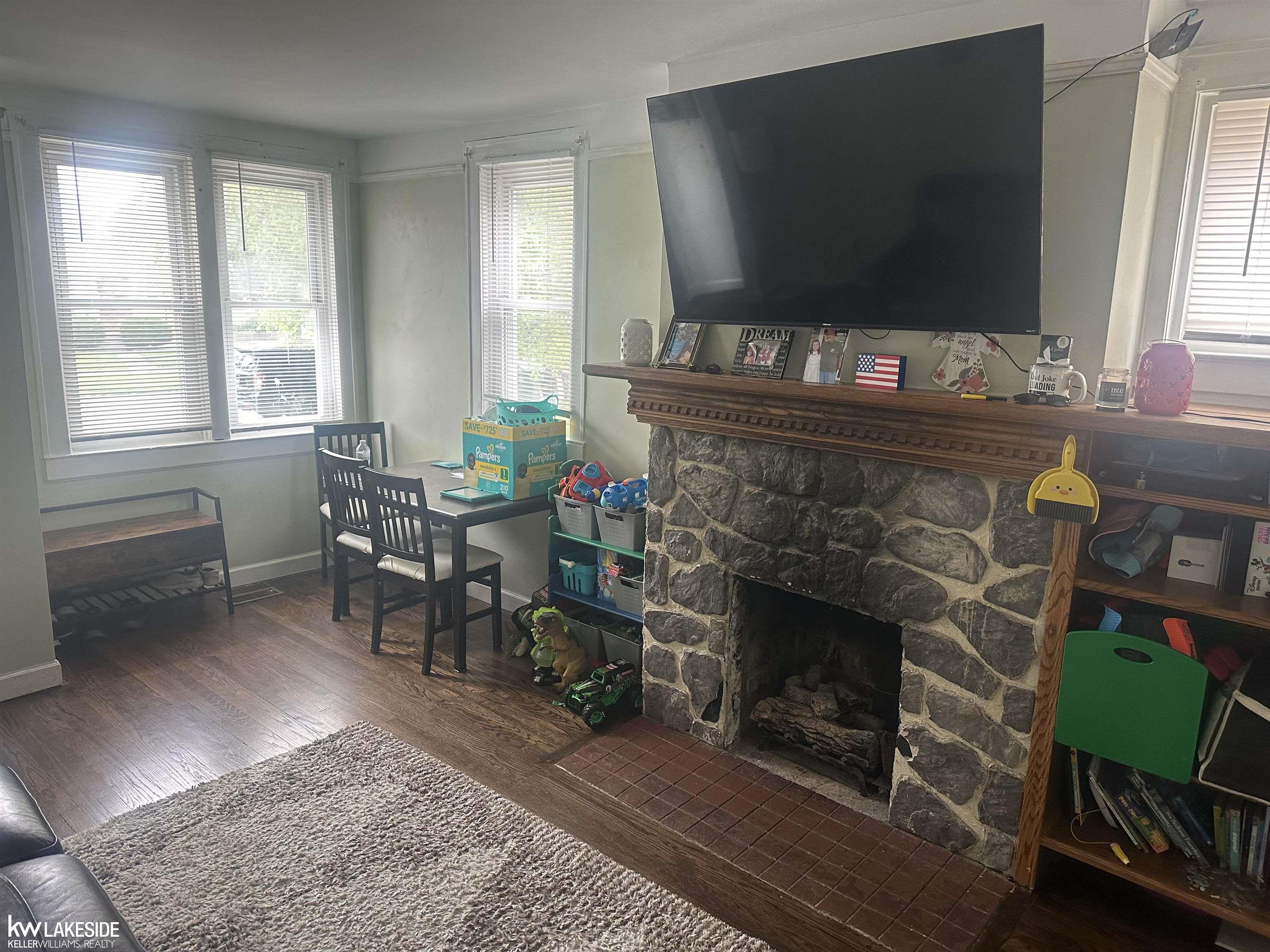 12805 Rosedale Street Southgate, MI 48195 - Photo 4 of 14 50144251-02b3148b-f595-47a5-98e8-06a26528754e.JPG