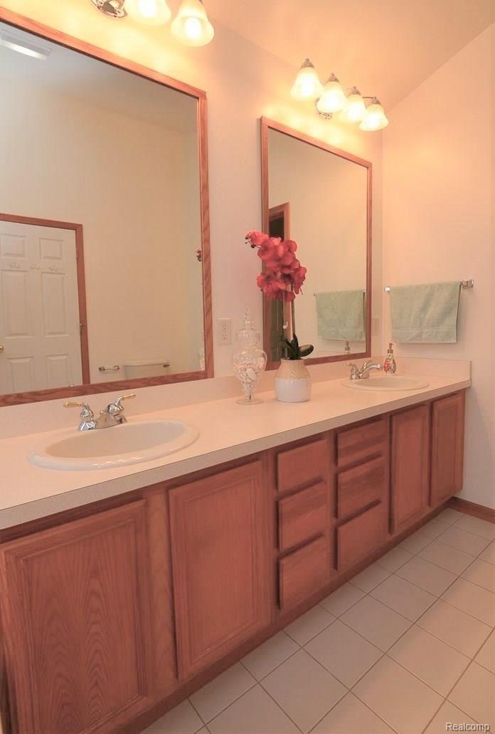 2312 Musson Road Howell, MI 48855 - Photo 19 of 29 MASTER BATH FIT FOR A KING & QUEEN