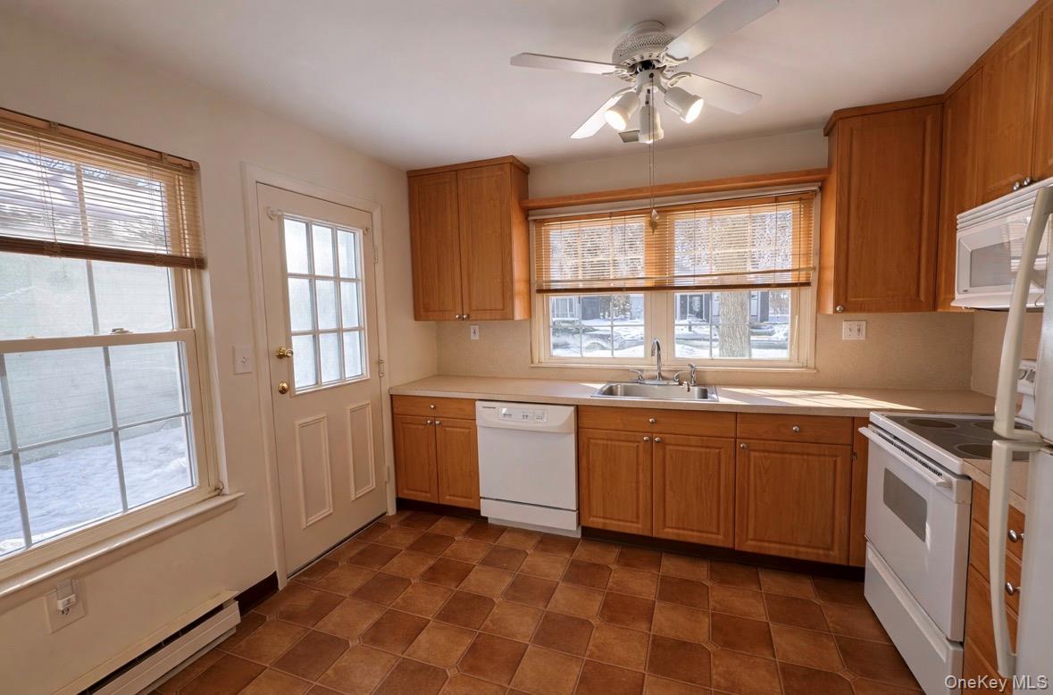 206 Belfast Lane Ridge, NY 11961 - Photo 4 of 8