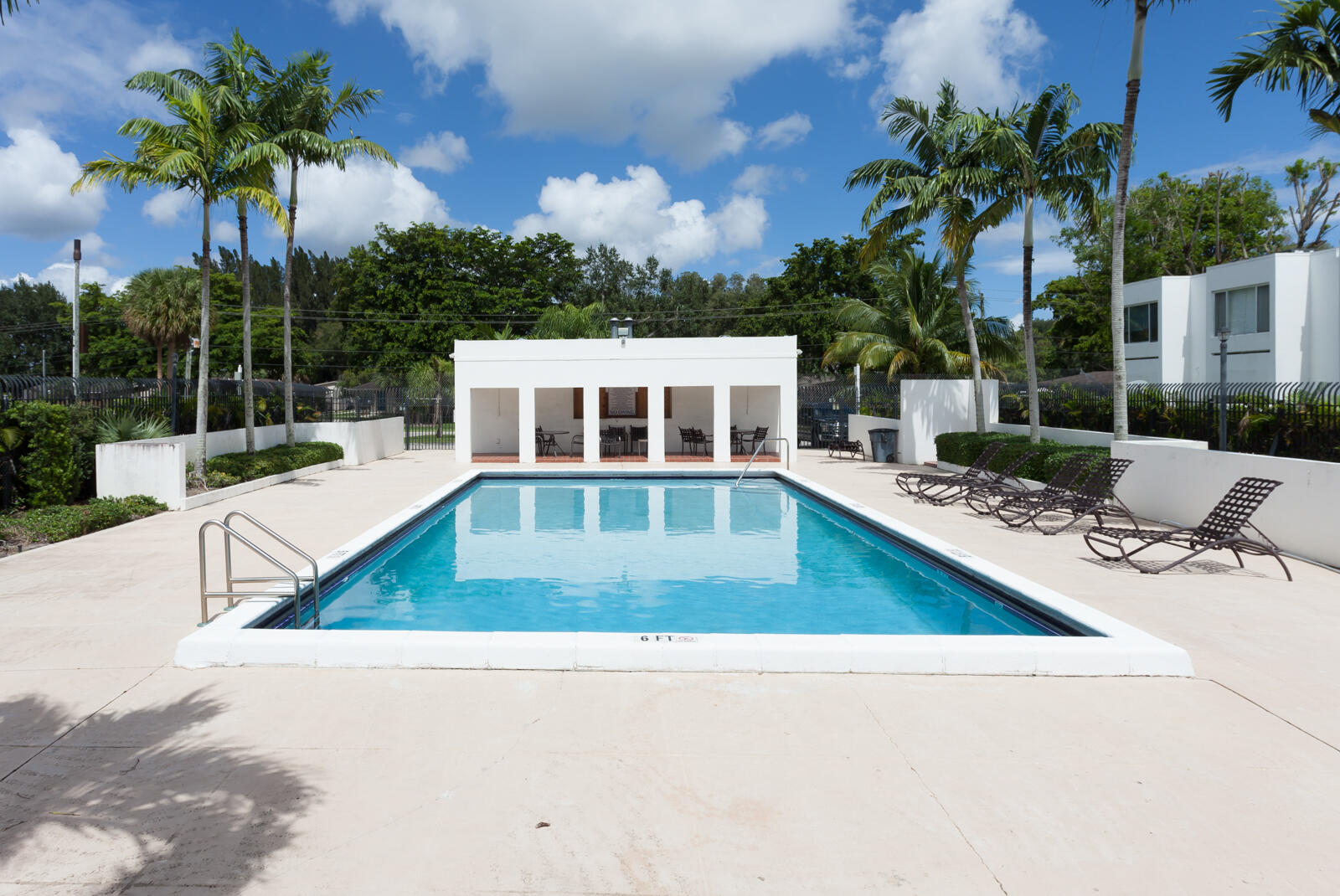5080 Elmhurst Road, Unit C West Palm Beach, FL 33417 - Photo 15 of 16 25_pool