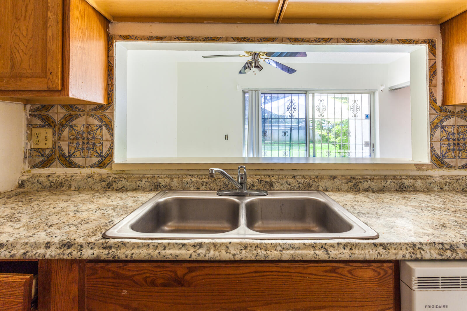 5080 Elmhurst Road, Unit C West Palm Beach, FL 33417 - Photo 6 of 16 09_kitchen