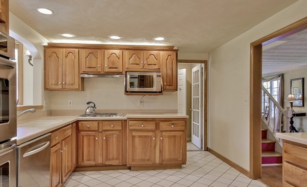 16 Jessie Road Chelmsford, MA 01824 - Photo 12 of 30 Gallery Image 12