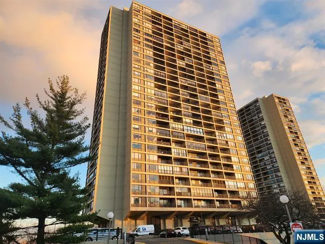 $3,500 | 6 Horizon Road, Unit 310, Fort Lee, NJ 07024