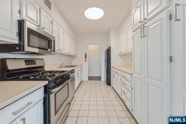 $3,500 | 6 Horizon Road, Unit 310, Fort Lee, NJ 07024