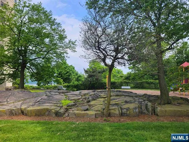 $3,500 | 6 Horizon Road, Unit 310, Fort Lee, NJ 07024