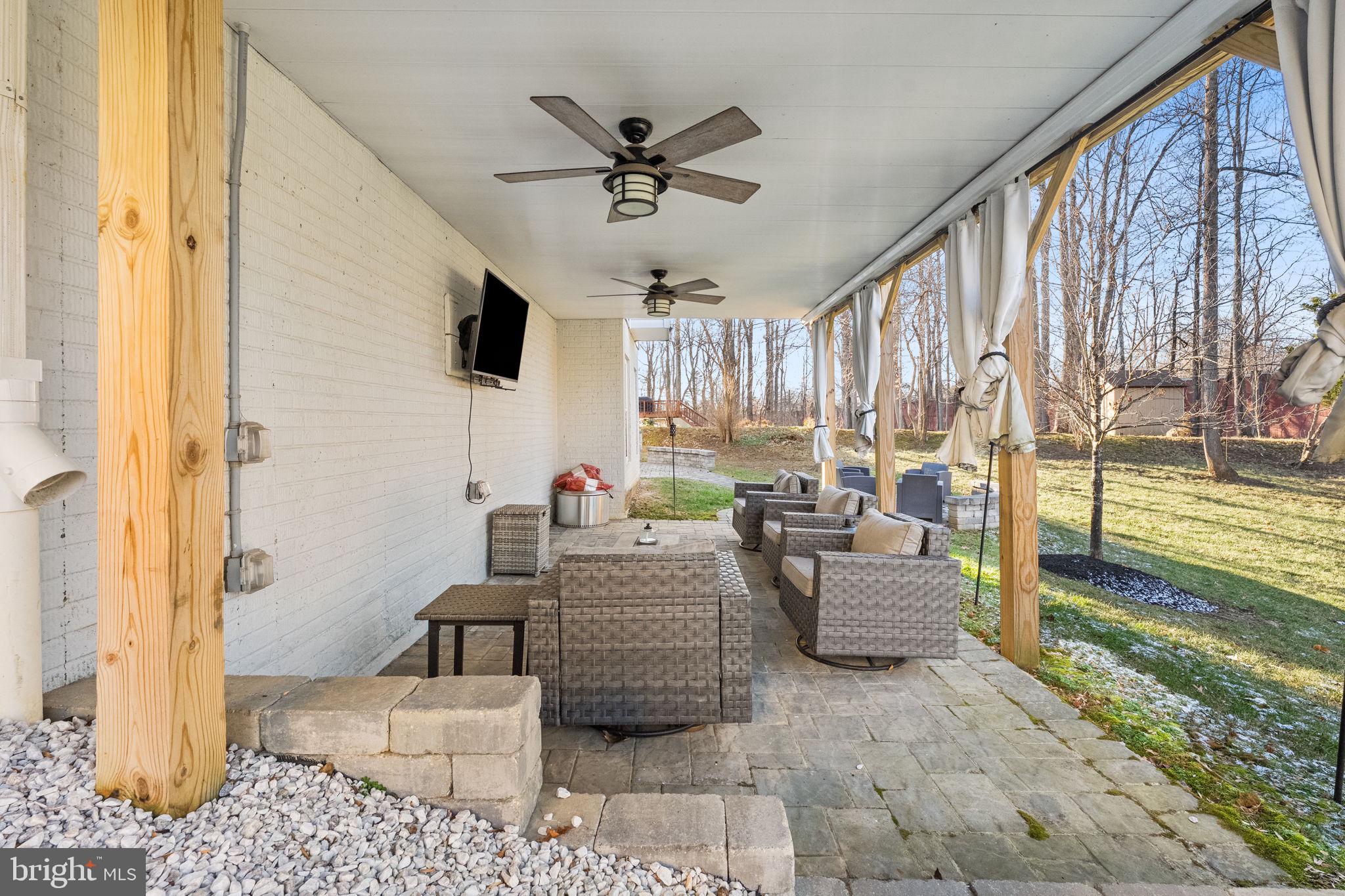 11904 Parallel Road Bowie, MD 20720 - Photo 81 of 86 a living room with furniture