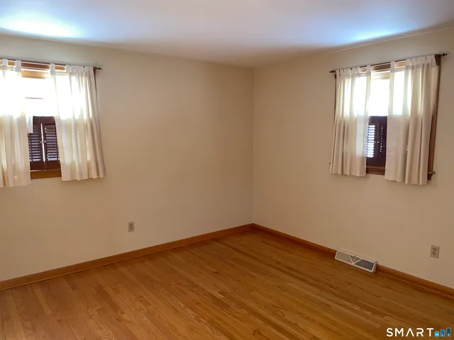 $463,500 | 52 Skylark Drive, North Branford, CT 06472