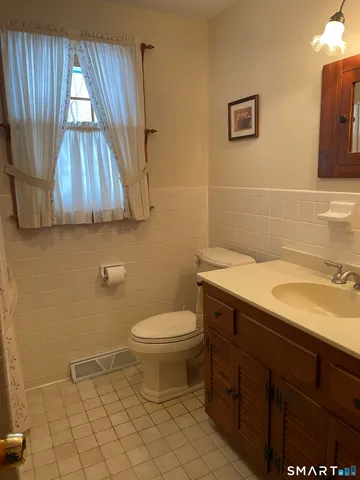 $463,500 | 52 Skylark Drive, North Branford, CT 06472