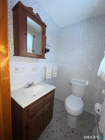 $463,500 | 52 Skylark Drive, North Branford, CT 06472