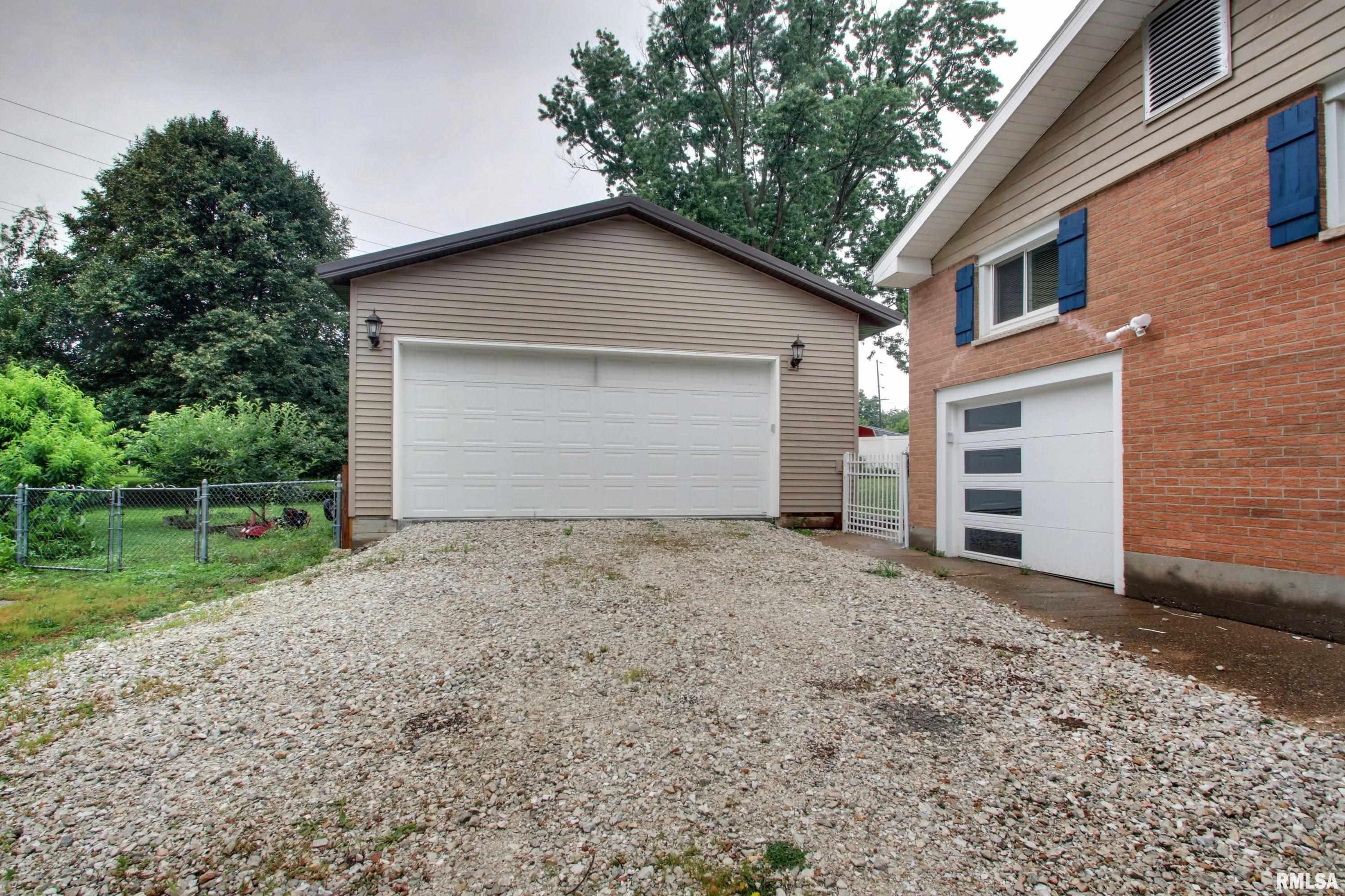 2313 Lyn Road Quincy, IL 62301 - Photo 2 of 22