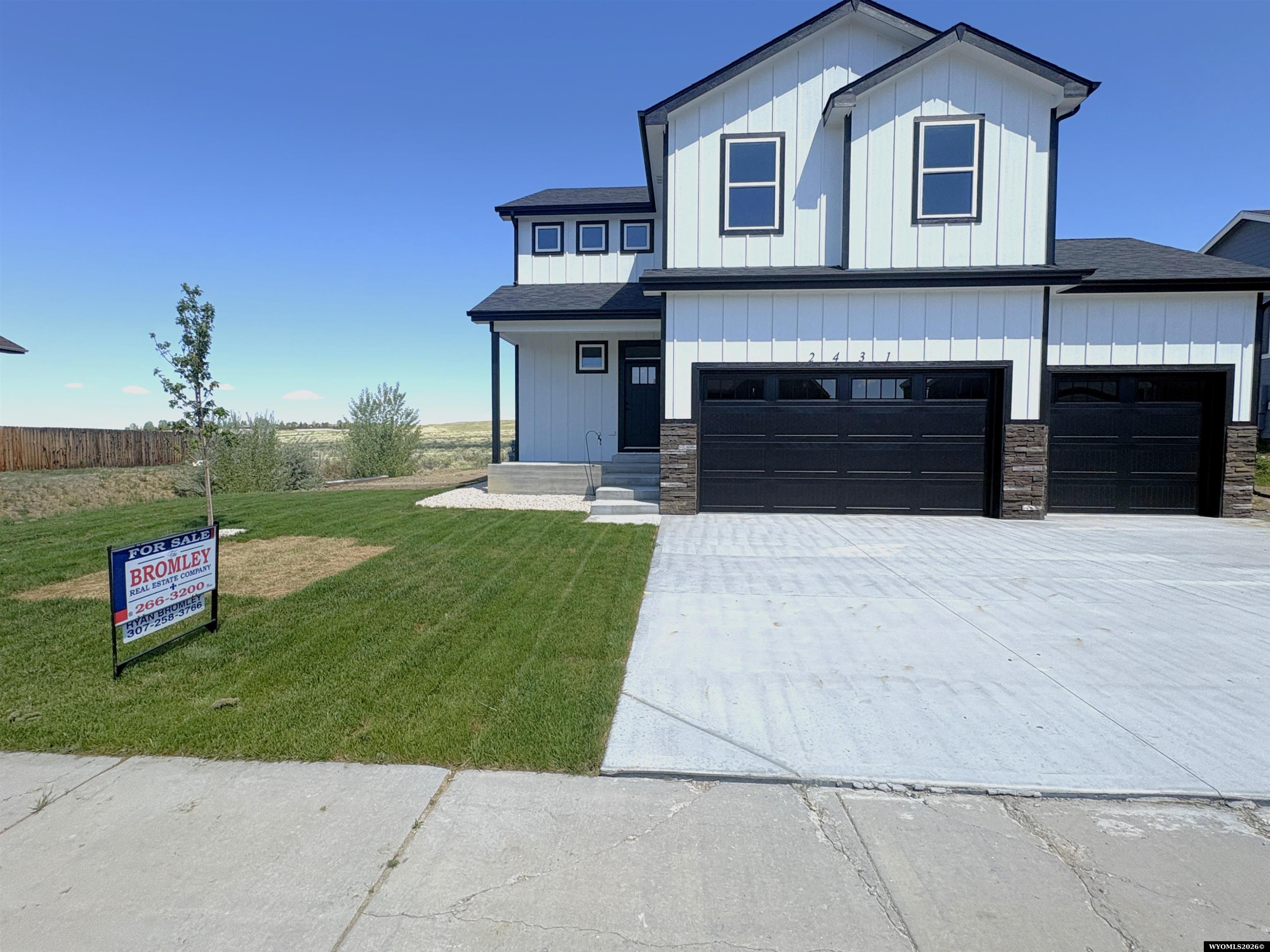 2431 Mercy Lane Casper, WY 82609 - Photo 2 of 22