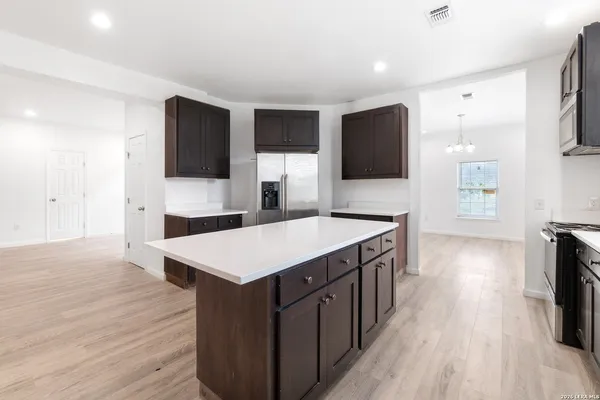 $519,500 | 323 Lakeside Drive, Lakehills, TX 78063