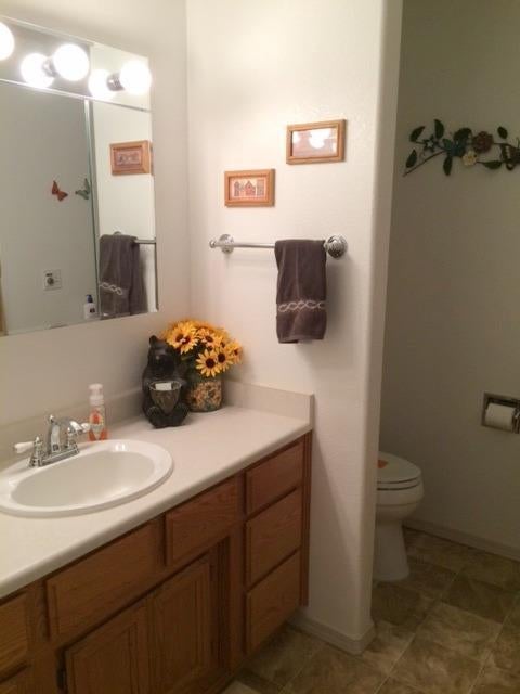 435 South Old Stage Road Cave Junction, OR 97523 - Photo 17 of 22 bathroom