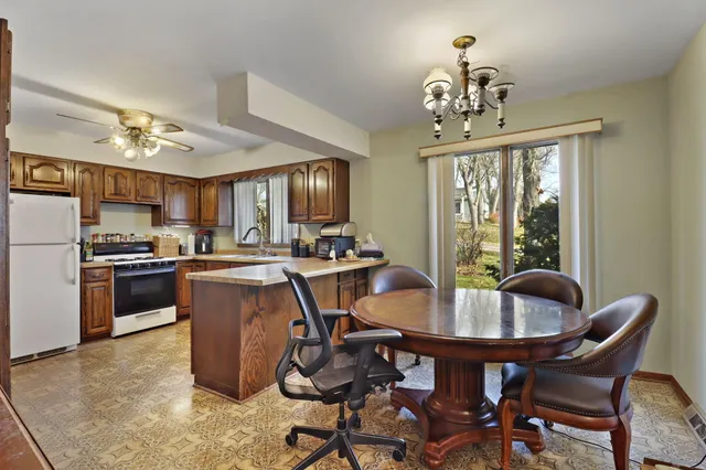 $284,900 | 7738 242nd Avenue, Paddock Lake, WI 53168