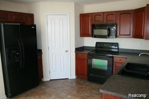 4256 Hampton Ridge Boulevard, Unit 151 Howell, MI 48843 - Photo 11 of 14