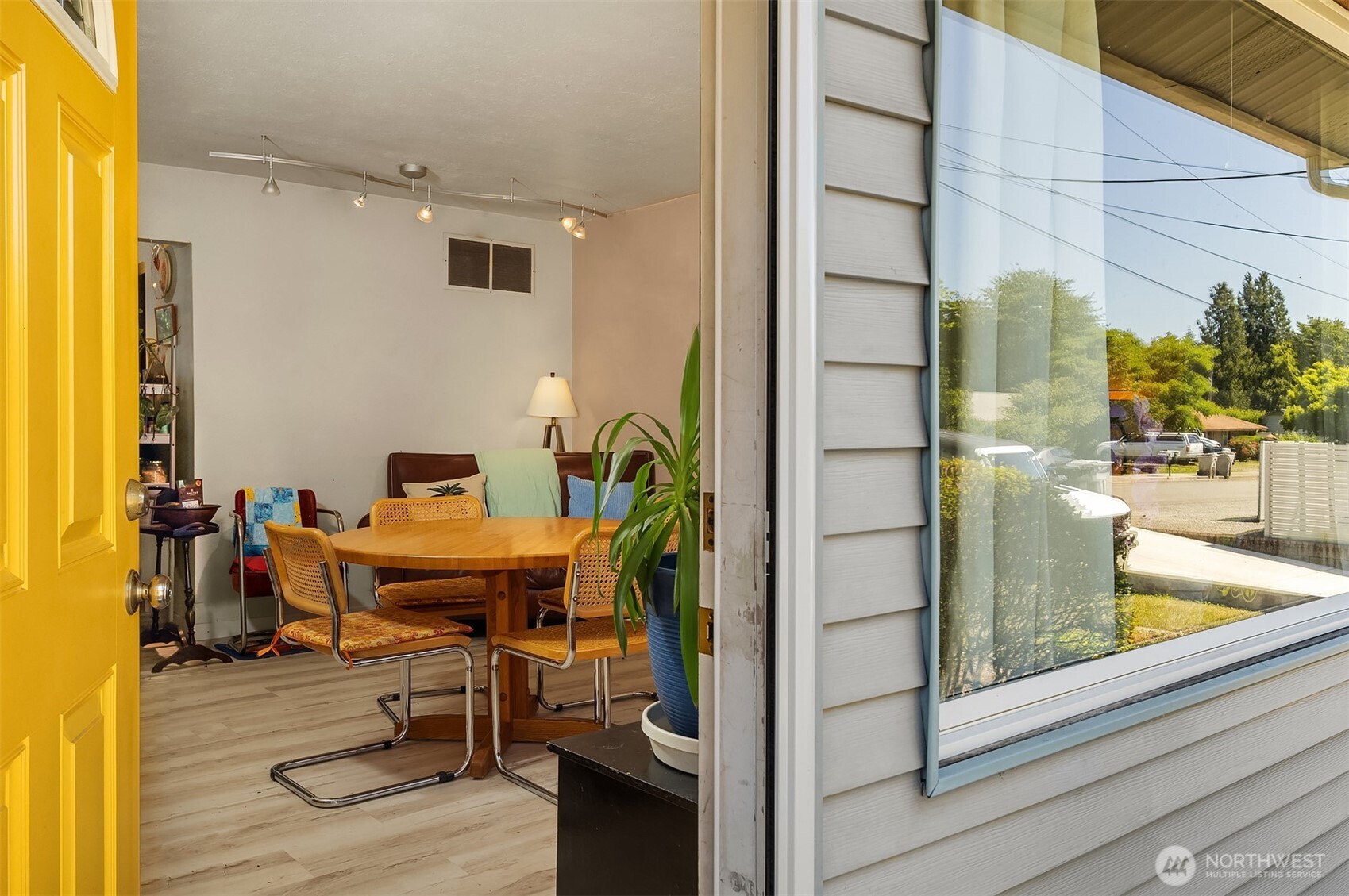 4009 Northeast 23rd Place Renton, WA 98056 - Photo 5 of 19