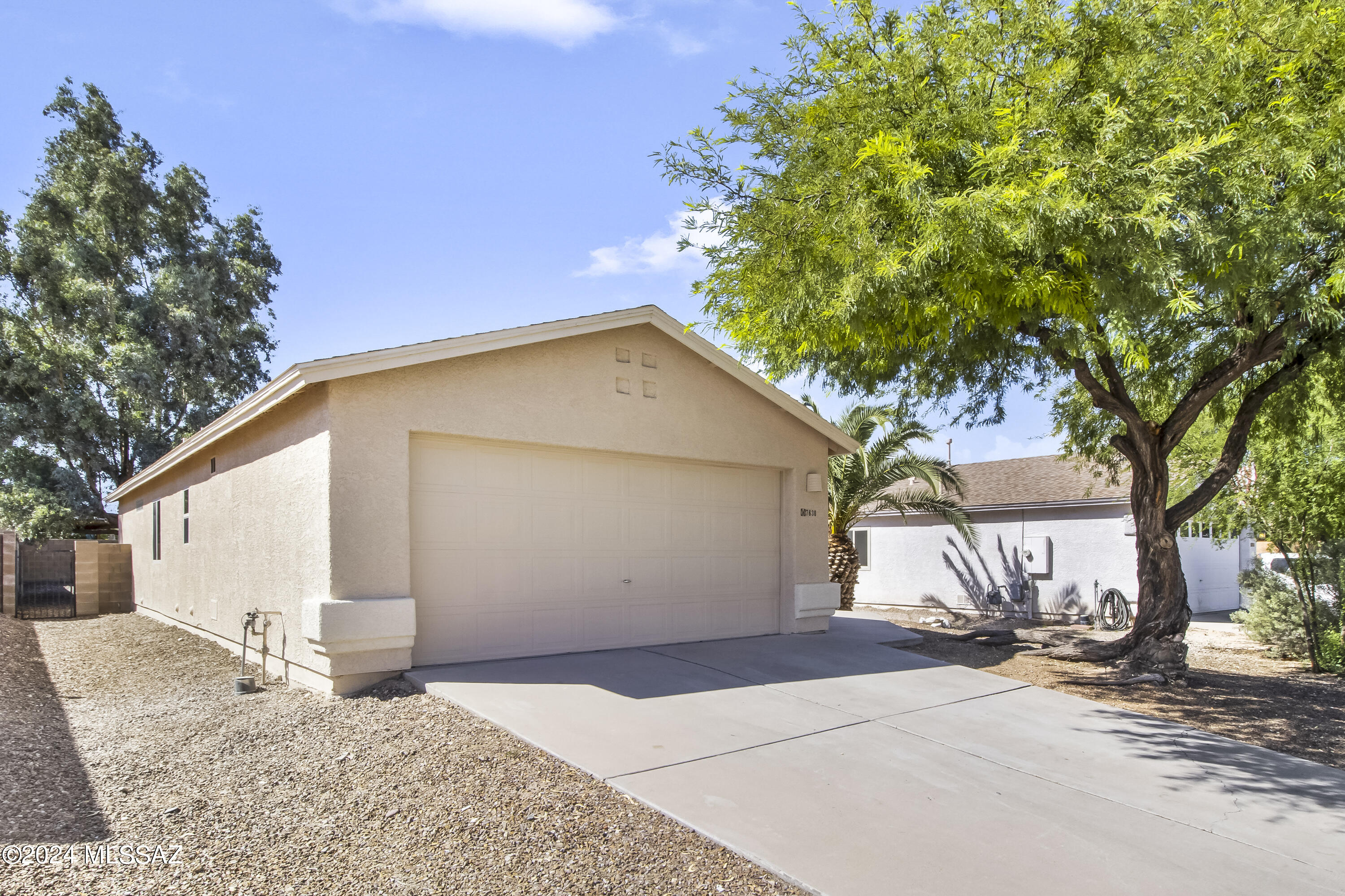 7630 South Meadow Spring Way Tucson, AZ 85747 - Photo 2 of 30