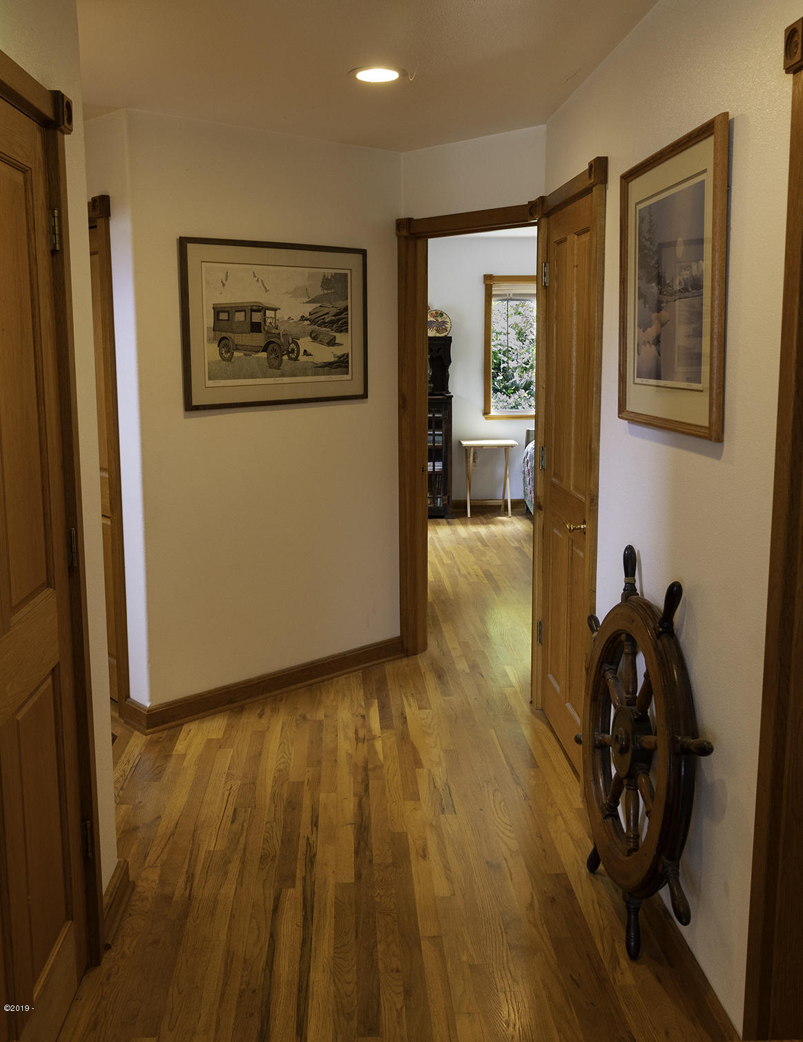 122 Reeves Circle Yachats, OR 97498 - Photo 12 of 40 Main floor hallway PHOTO